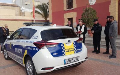 El gobierno local de Redován presenta el nuevo vehículo híbrido para la policía local