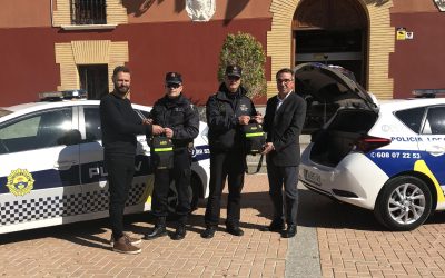 El Ayuntamiento de Redován incorpora dos desfibriladores a los coches patrulla de la Policía Local