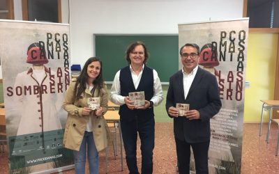 El Ayuntamiento de Redován celebra el Día del Libro en el IES con el cantautor Paco Damas y su último trabajo dedicado a las poetisas de la Generación del 27