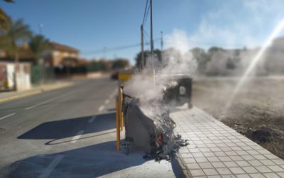 Redován Local Police warns of the danger of fire caused by the dumping of fire debris in the container